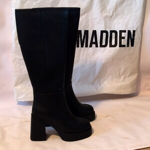 Madden Girl Gabby platform boots    (never used)